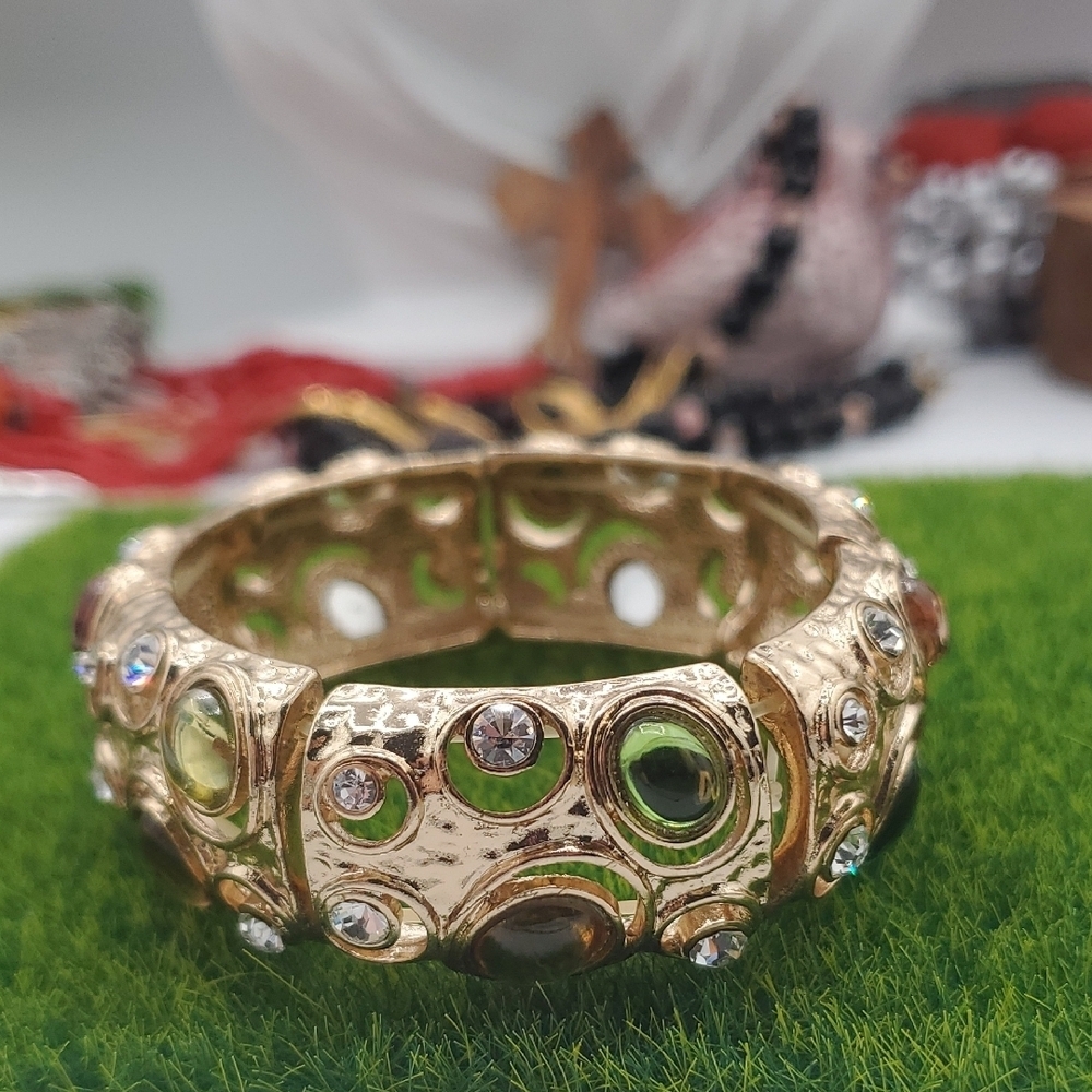 Elegant Gold Tone Bracelet with Multicolor Gemstones B3006